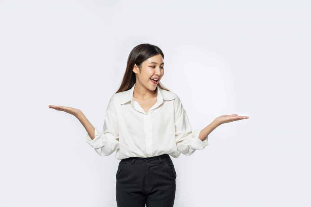 young women picking the best saving account